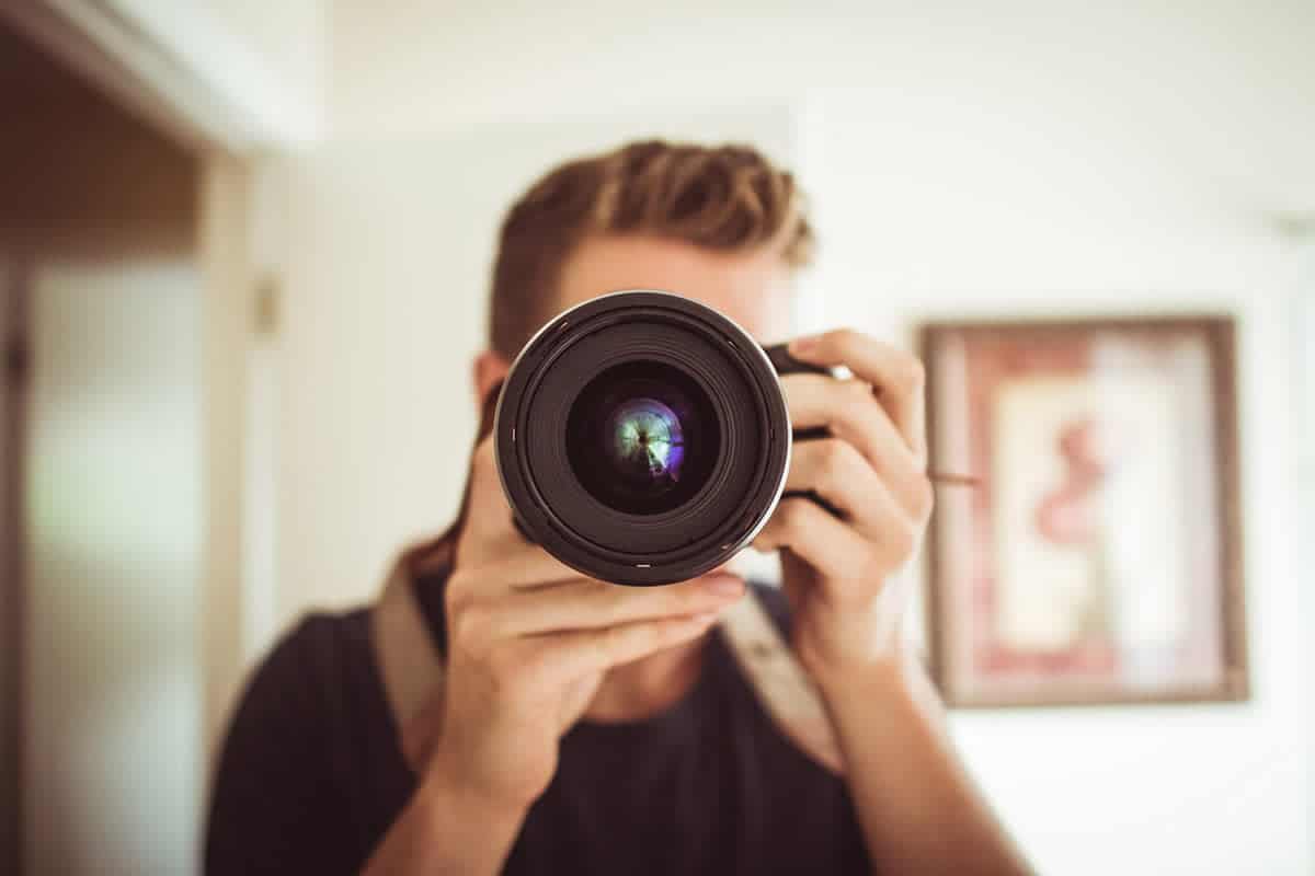CAMERA & PHOTO